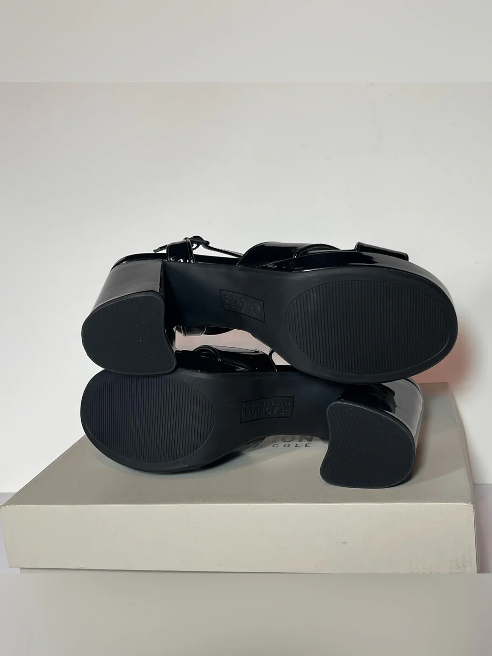 Kenneth Cole Reaction shiny black